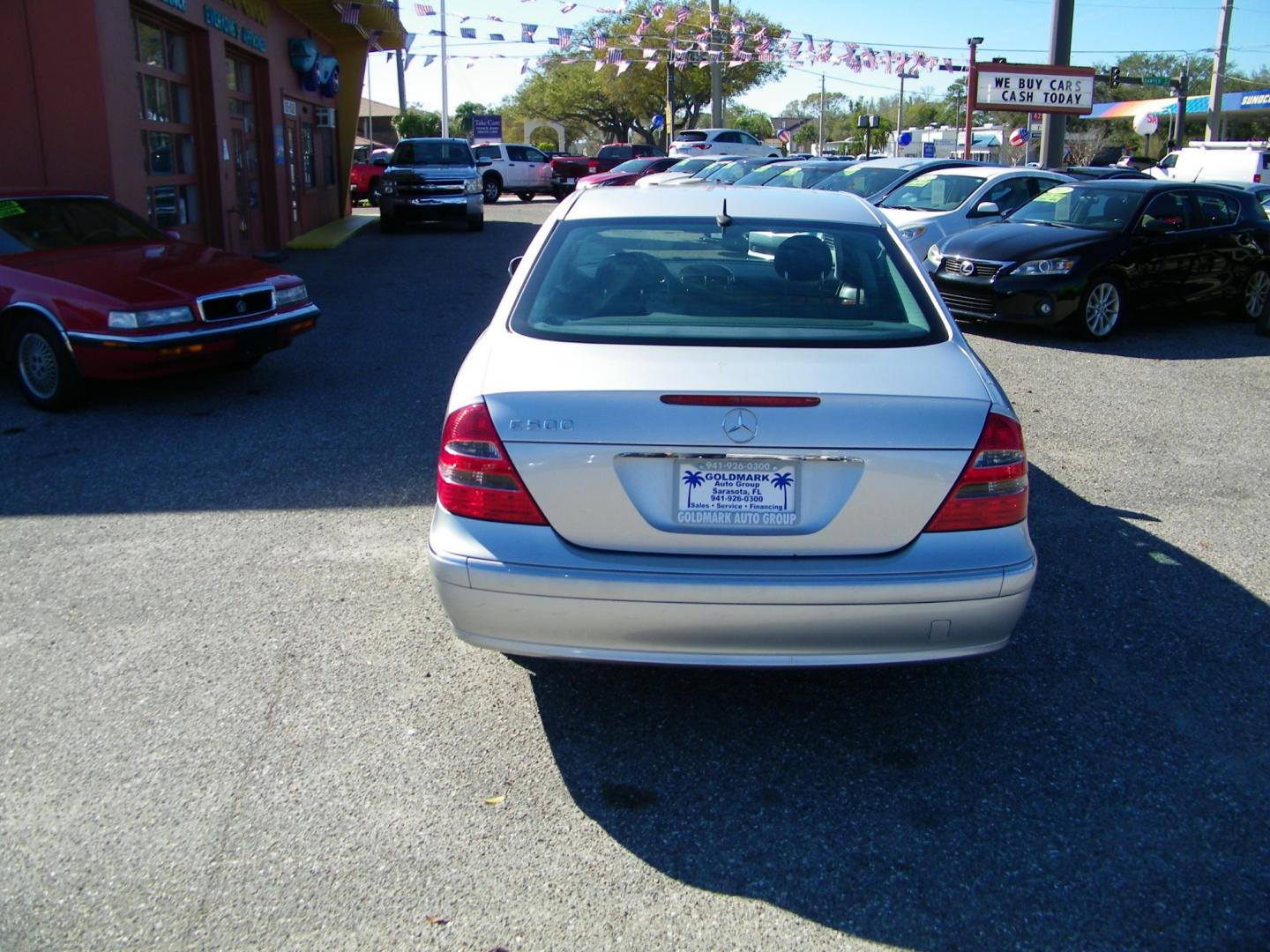 2005 Silver /Black Mercedes-Benz E-Class E500 (WDBUF70J75A) with an 5.0L V8 SOHC 24V engine, Automatic transmission, located at 4000 Bee Ridge Road, Sarasota, FL, 34233, (941) 926-0300, 27.298664, -82.489151 - Photo#4